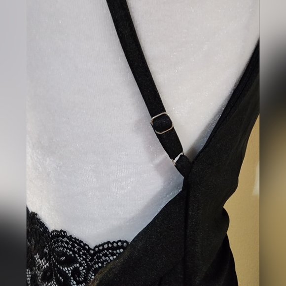 NWT 🔥Sexy🔥 Black Drape Neck Formal Maxi Dress With Back Lace Detail Size S - Picture 9 of 11